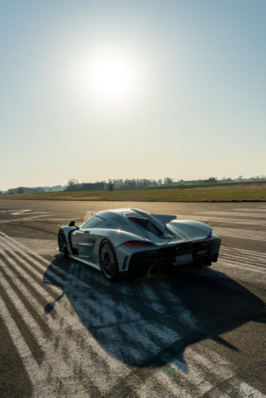  Koenigsegg Jesko Absolut 2020 года  (фото 16 из 18)